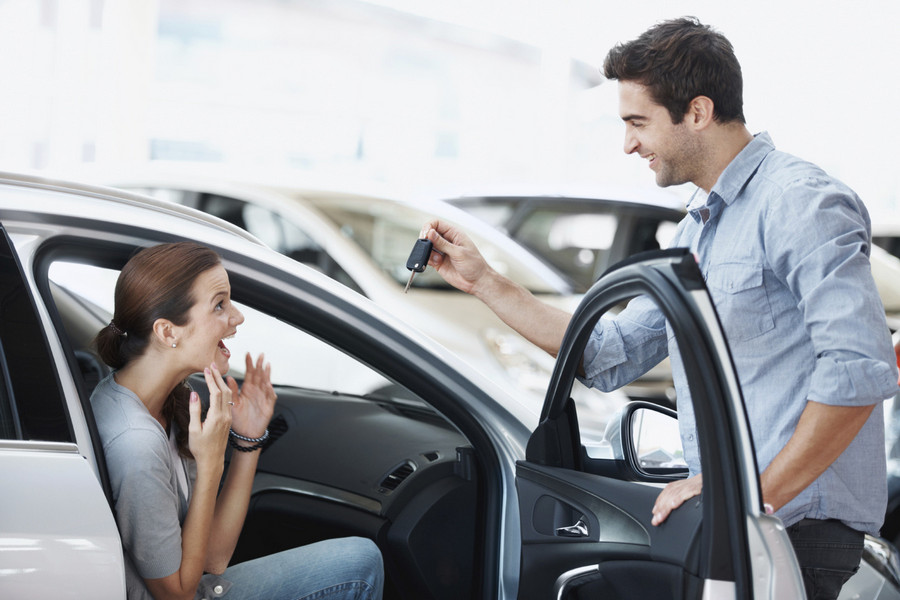Why Renting a Car in Dubai is Better Than Taking the Public Transport
